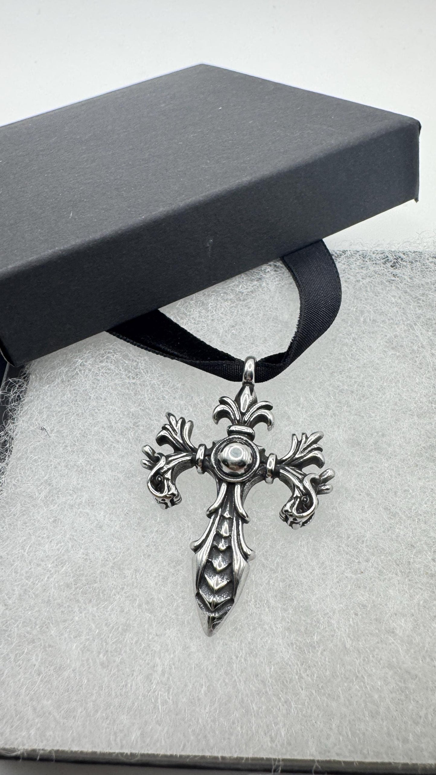 Vintage Celtic Silver Stainless Steel Cross Pendant Necklace Velvet Choker