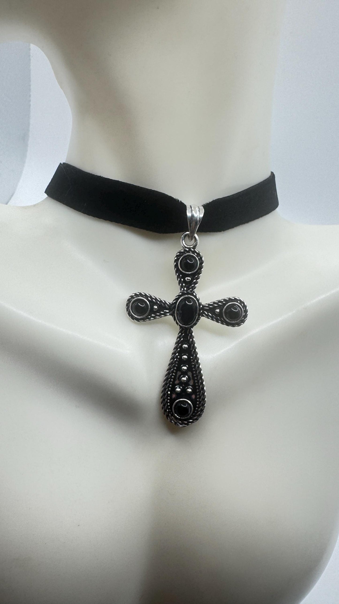 Vintage Black Onyx Choker Silver Cross Pendant Necklace