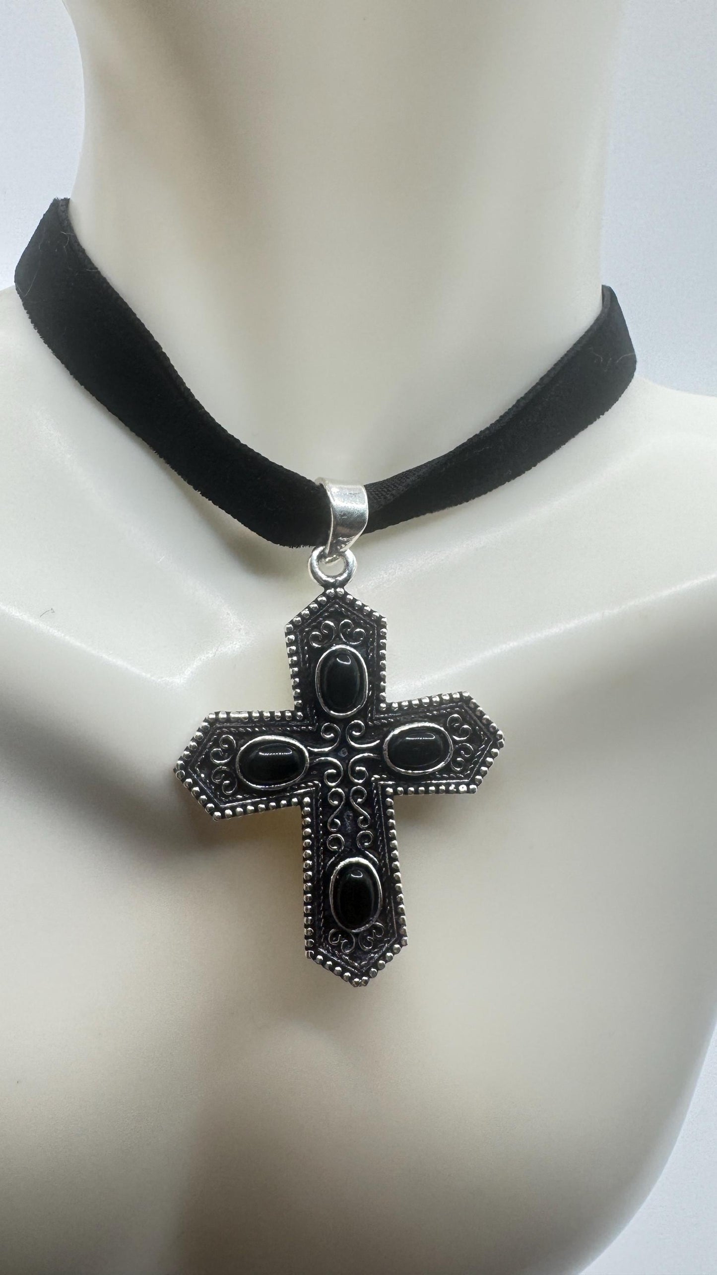 Vintage Black Onyx Choker Silver Cross Pendant Necklace