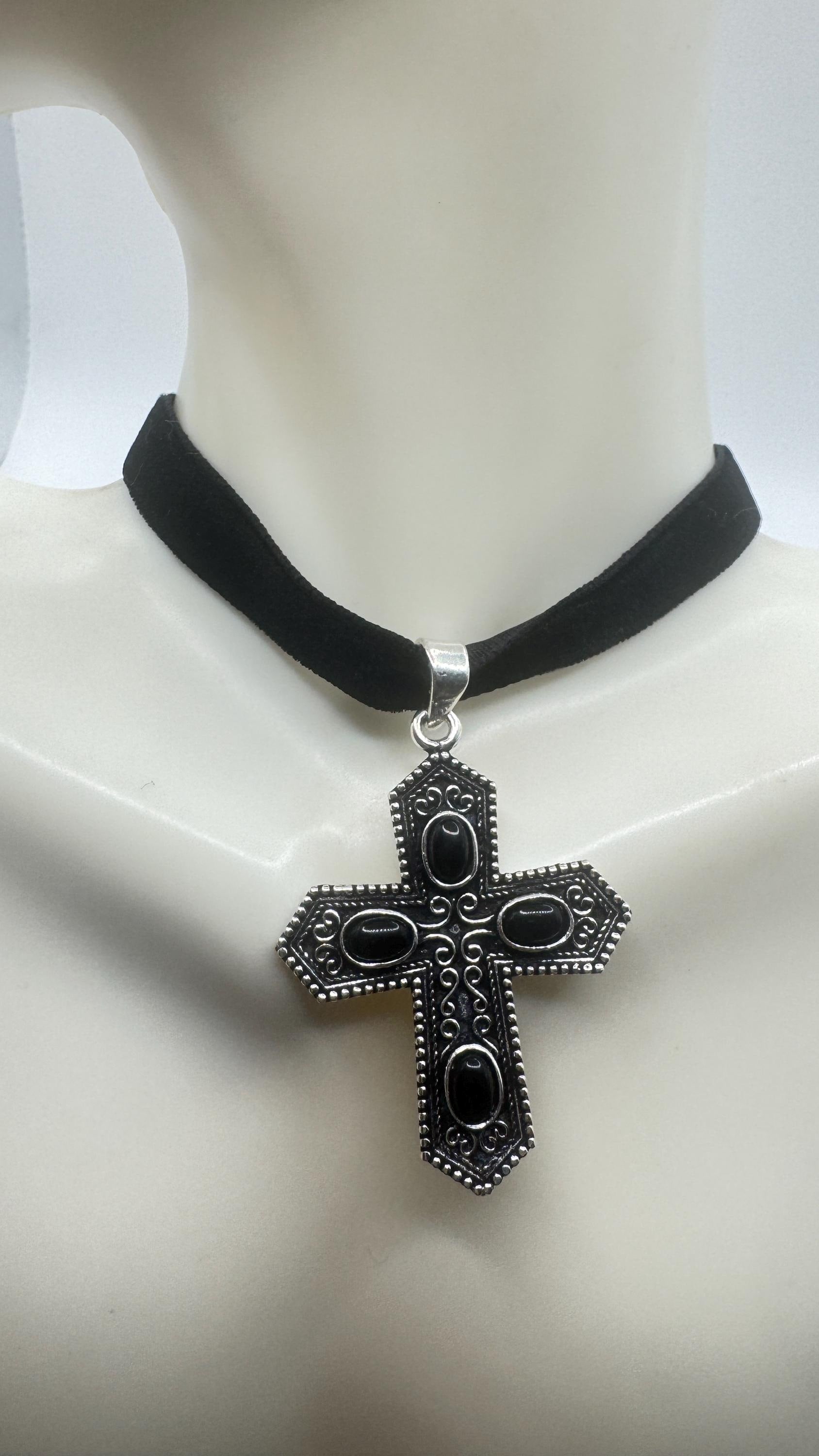 Vintage Black Onyx Choker Silver Cross Pendant Necklace