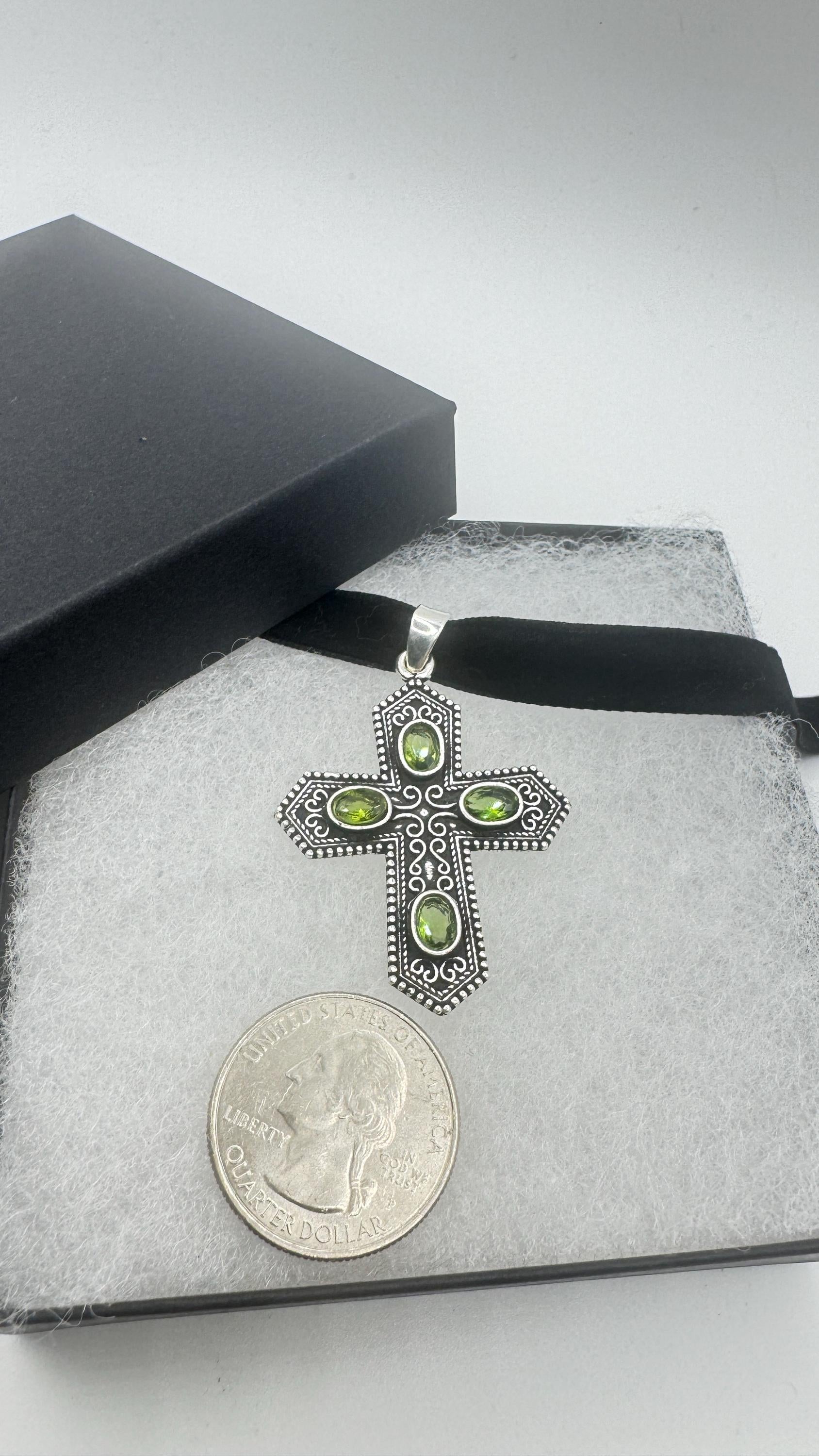 Vintage Silver Genuine Peridot Cross Choker Necklace Pendant