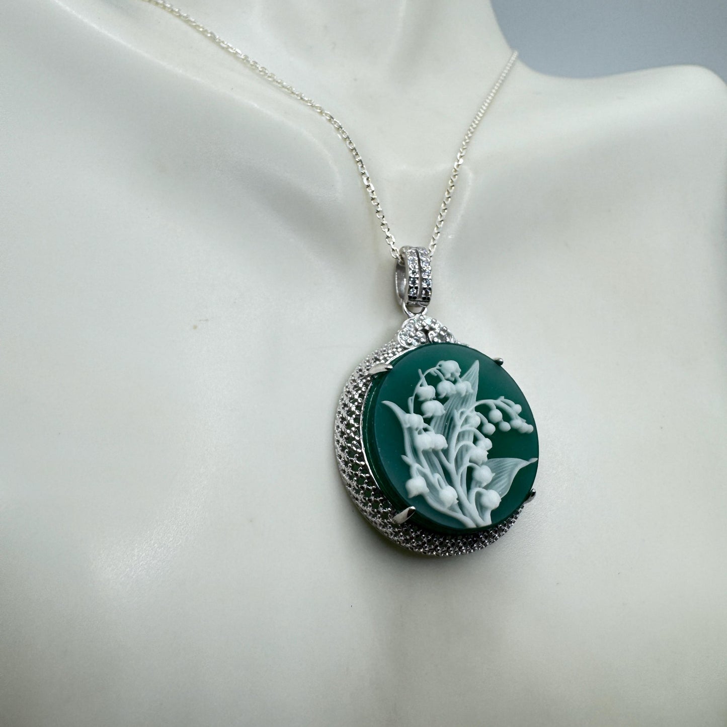 Vintage Lily of the Valley Green Onyx Cameo Choker 925 Sterling Silver Necklace