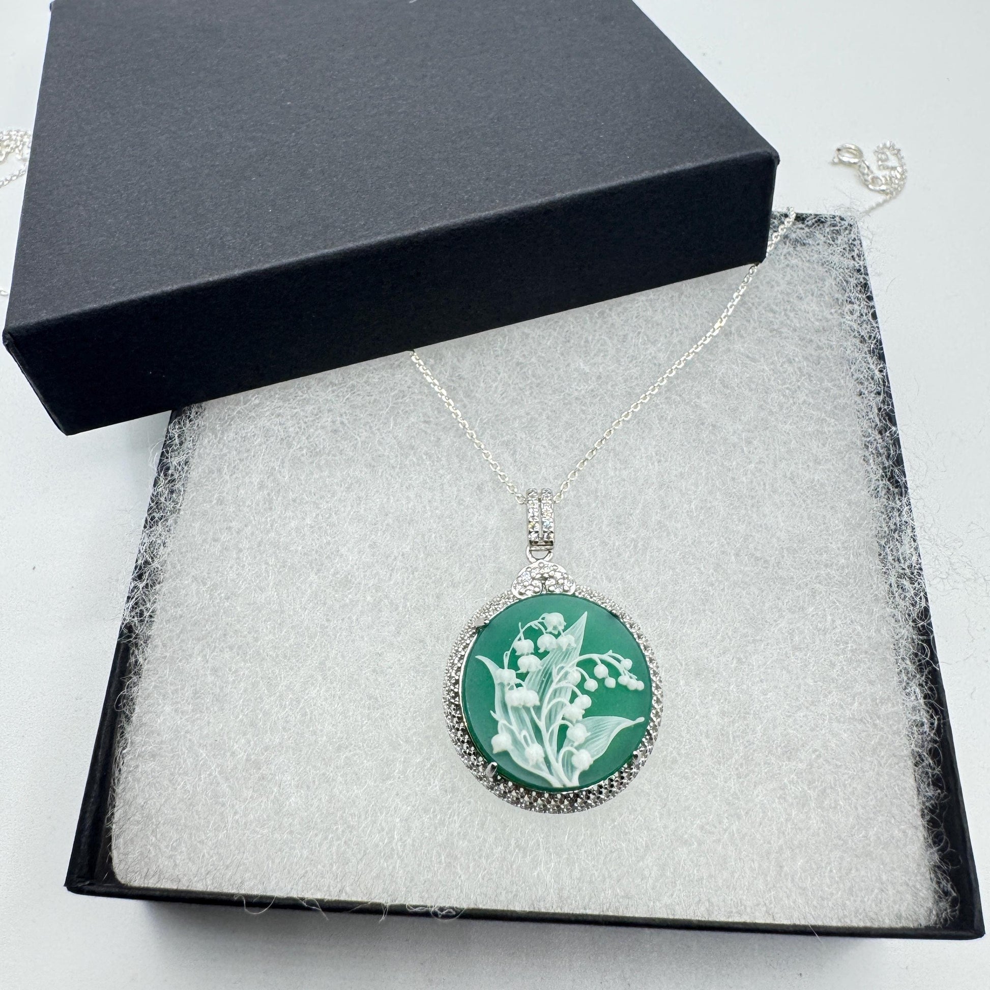 Vintage Lily of the Valley Green Onyx Cameo Choker 925 Sterling Silver Necklace