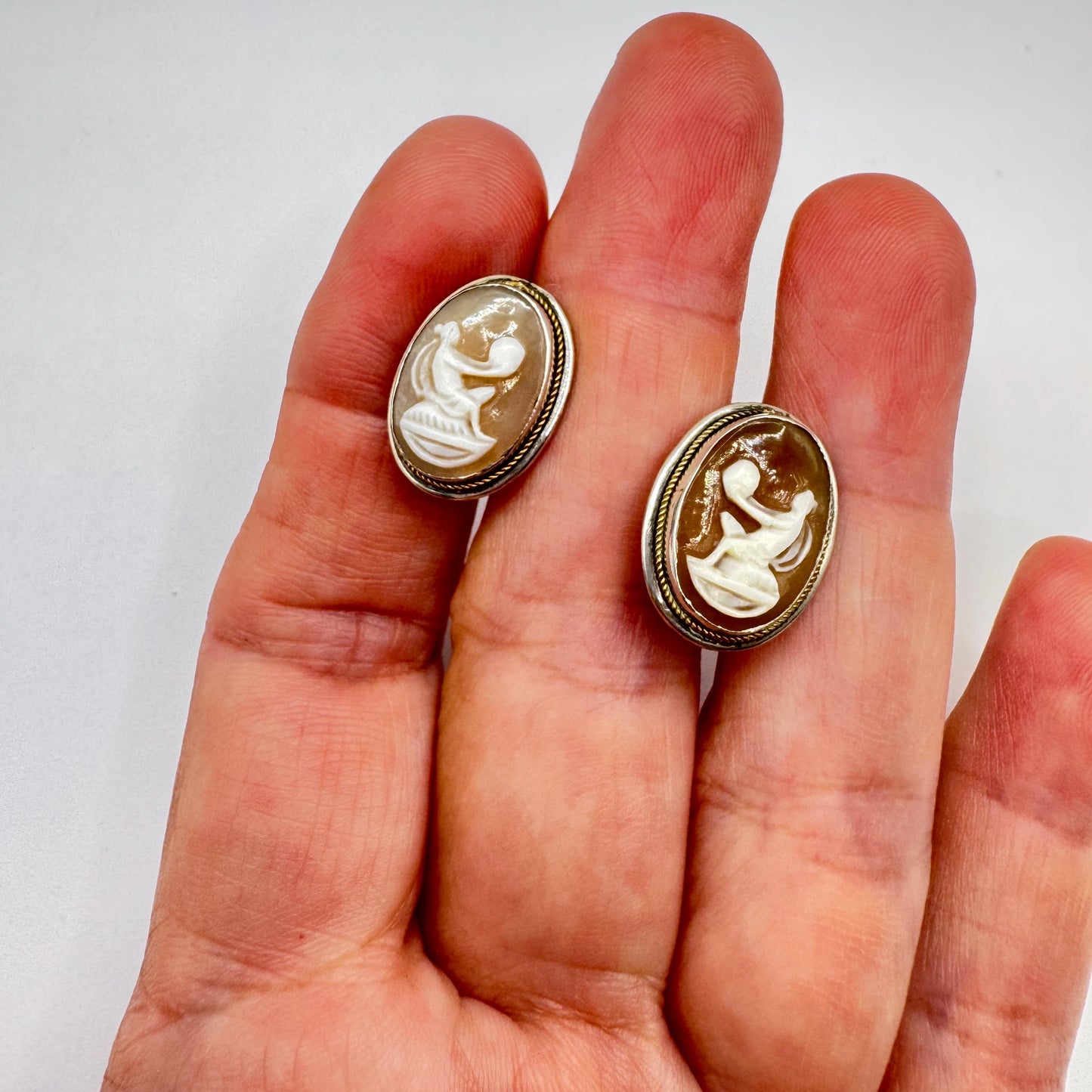 Vintage Shell Cameo 925 Sterling Silver Screw Back Earrings