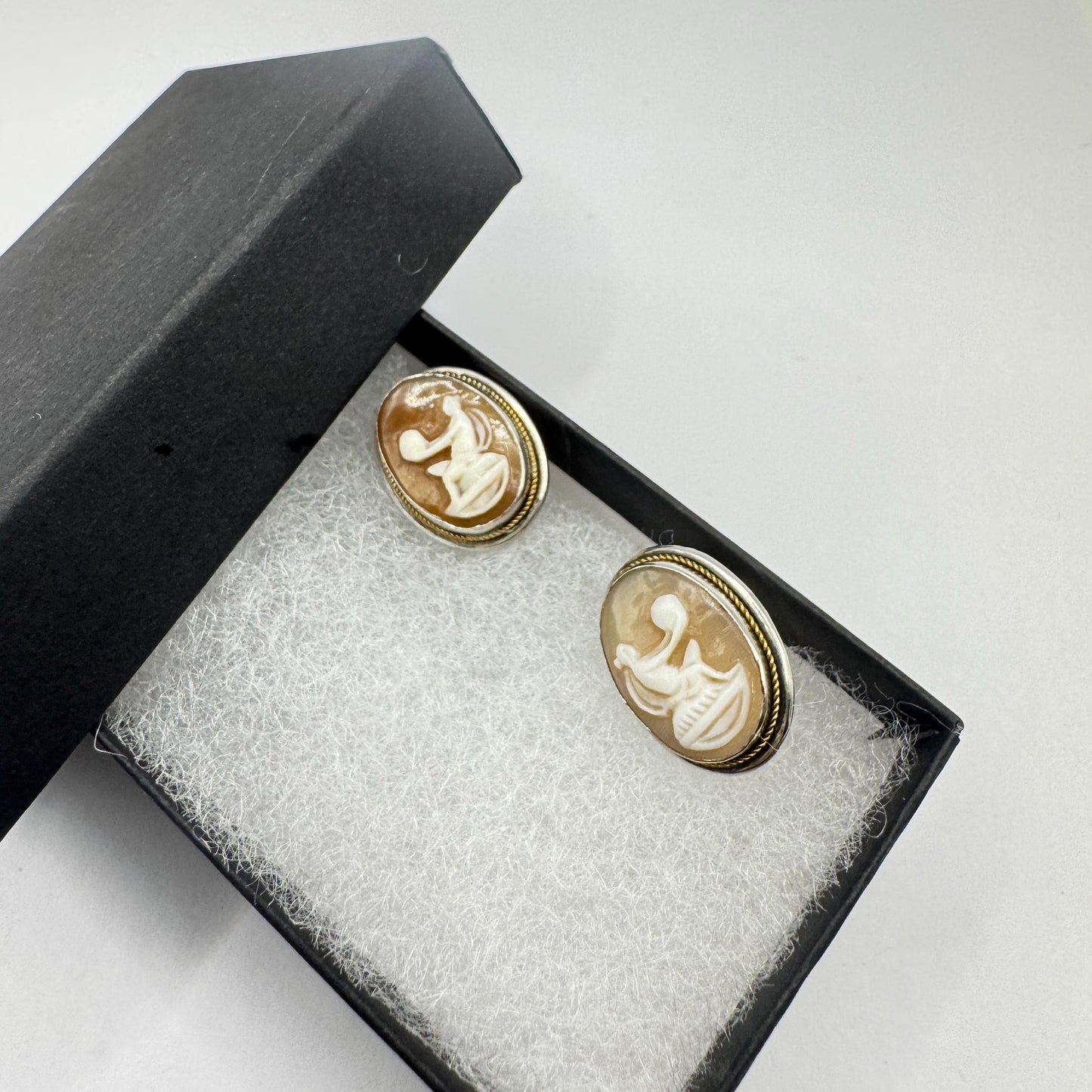 Vintage Shell Cameo 925 Sterling Silver Screw Back Earrings