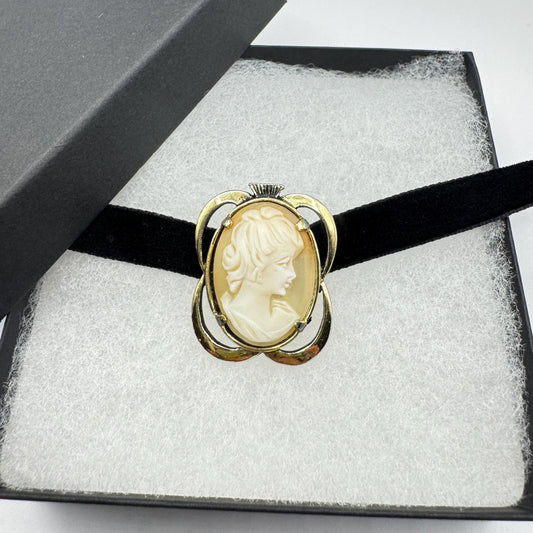 Vintage Shell Cameo Yellow Golden Finished Brooch Pin Black Velvet Choker