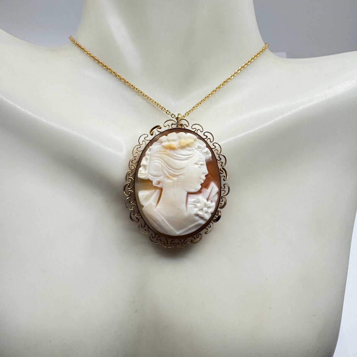 Vintage Shell Cameo Yellow Golden Filled Necklace Choker Pin Brooch