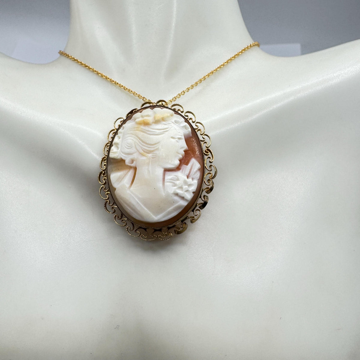 Vintage Shell Cameo Yellow Golden Filled Necklace Choker Pin Brooch