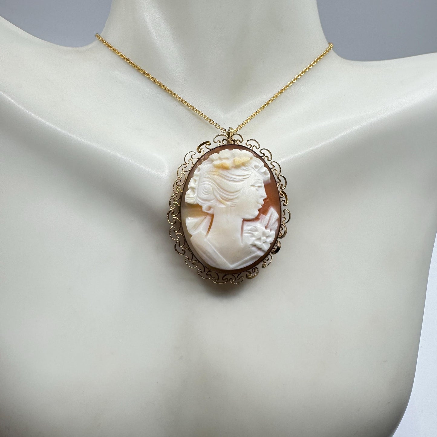 Vintage Shell Cameo Yellow Golden Filled Necklace Choker Pin Brooch