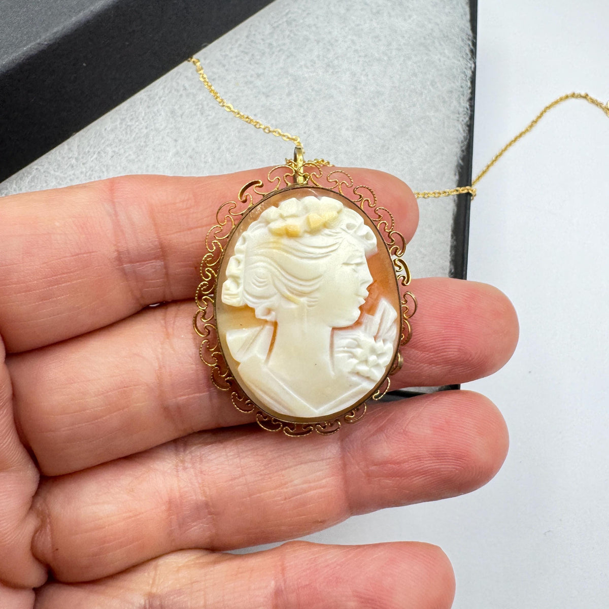 Vintage Shell Cameo Yellow Golden Filled Necklace Choker Pin Brooch