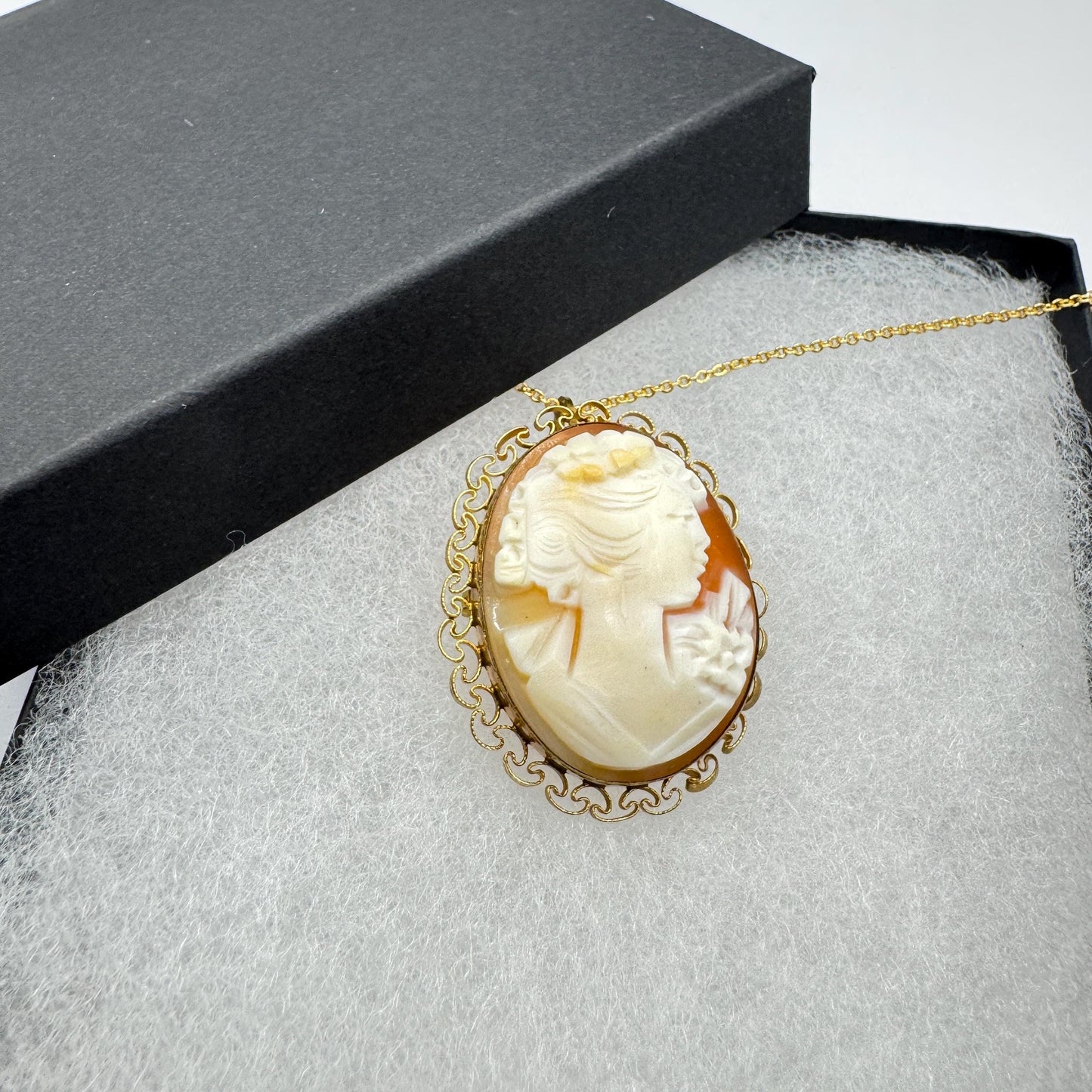 Vintage Shell Cameo Yellow Golden Filled Necklace Choker Pin Brooch