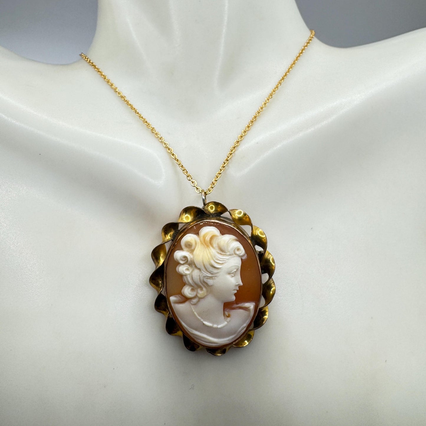 Vintage Shell Cameo Yellow Golden Filled Necklace Choker Pin Brooch