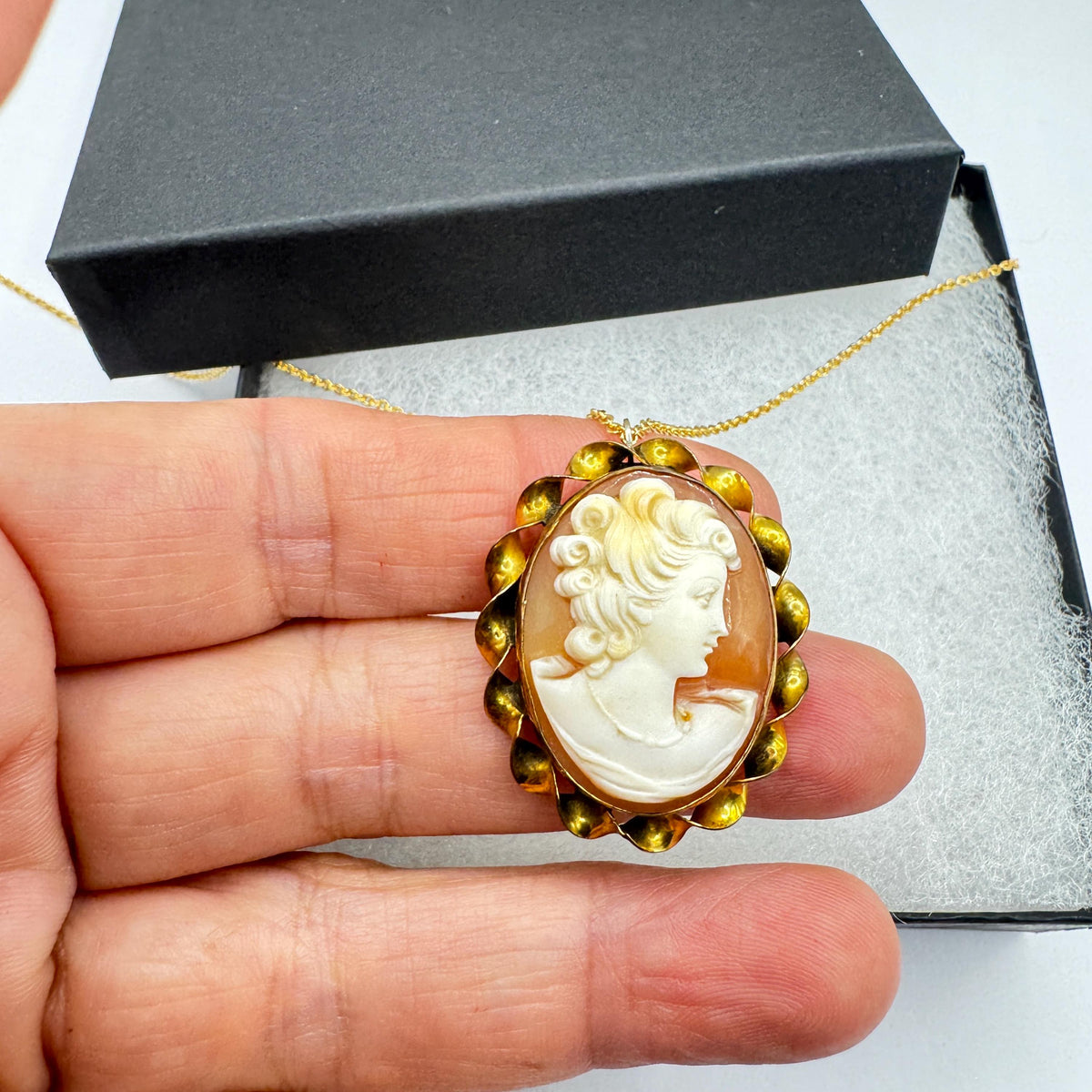 Vintage Shell Cameo Yellow Golden Filled Necklace Choker Pin Brooch