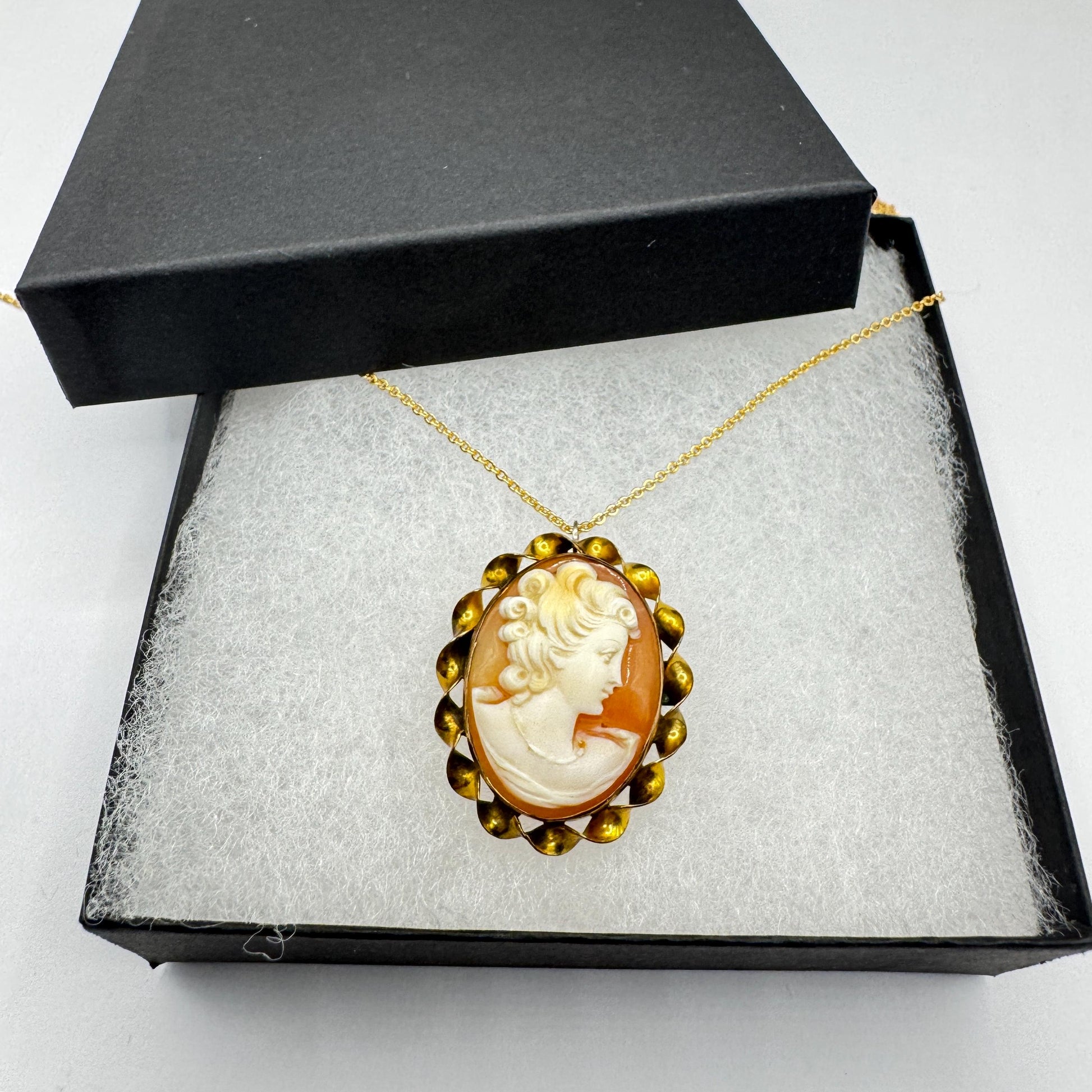 Vintage Shell Cameo Yellow Golden Filled Necklace Choker Pin Brooch