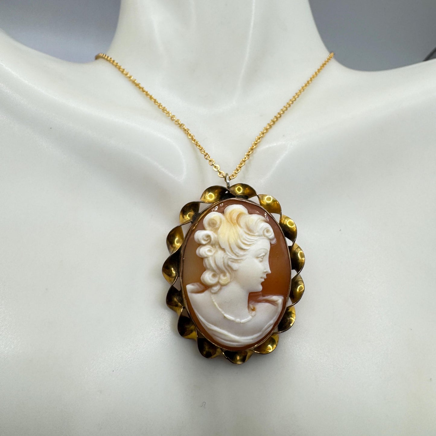 Vintage Shell Cameo Yellow Golden Filled Necklace Choker Pin Brooch