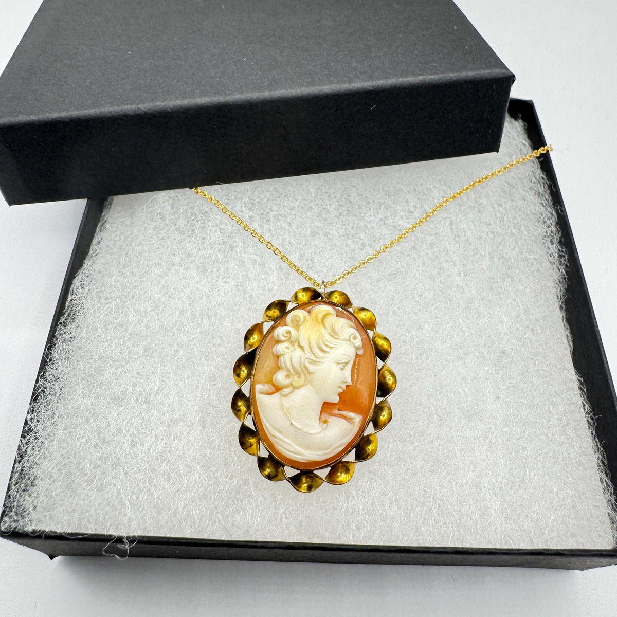 Vintage Shell Cameo Yellow Golden Filled Necklace Choker Pin Brooch
