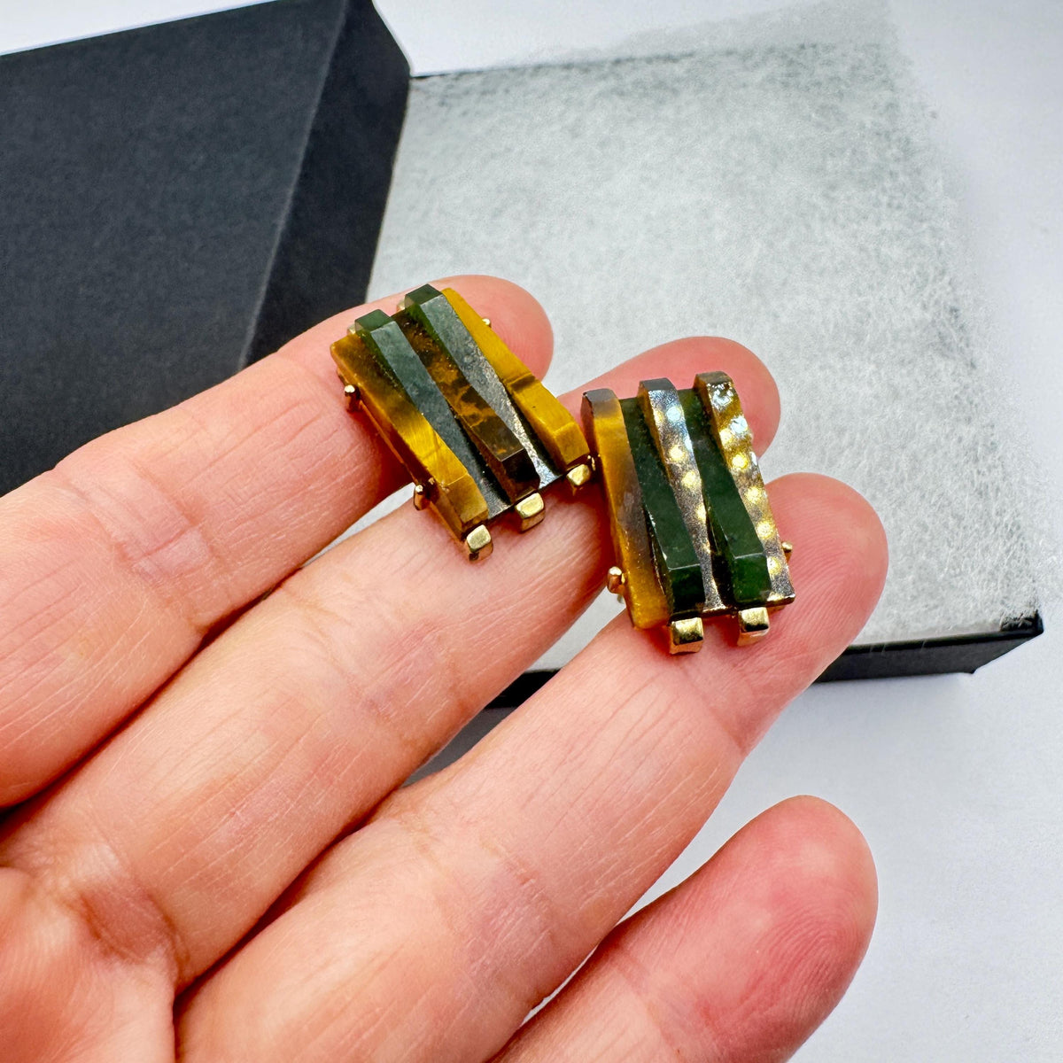 Vintage Deco Gold Tigers Eye and Green Jade Cuff Links
