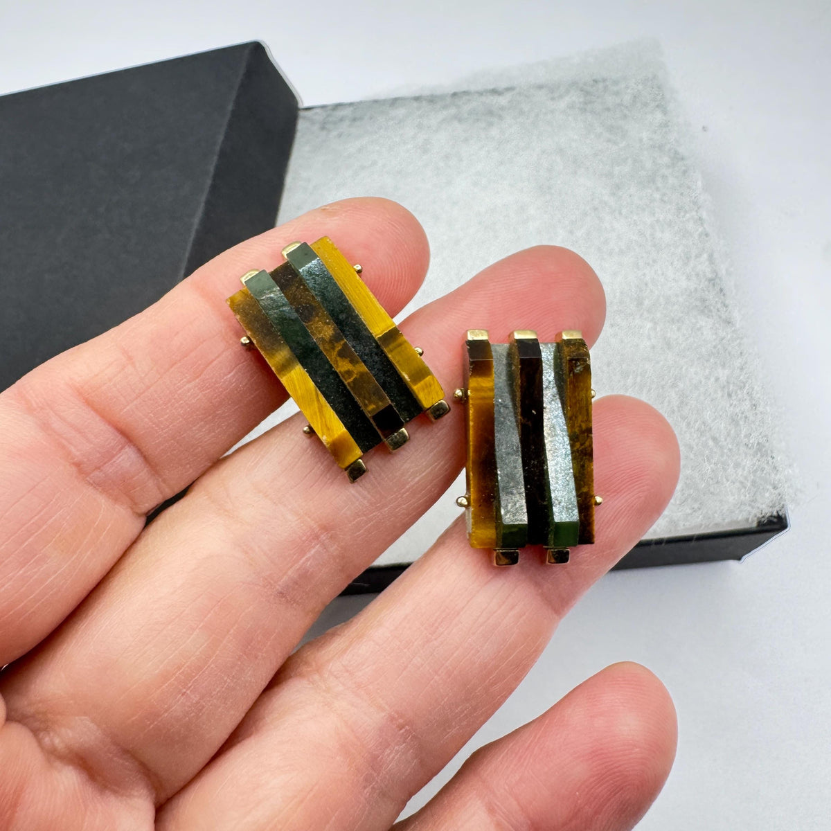 Vintage Deco Gold Tigers Eye and Green Jade Cuff Links