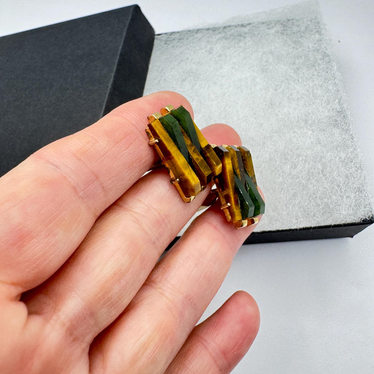 Vintage Deco Gold Tigers Eye and Green Jade Cuff Links