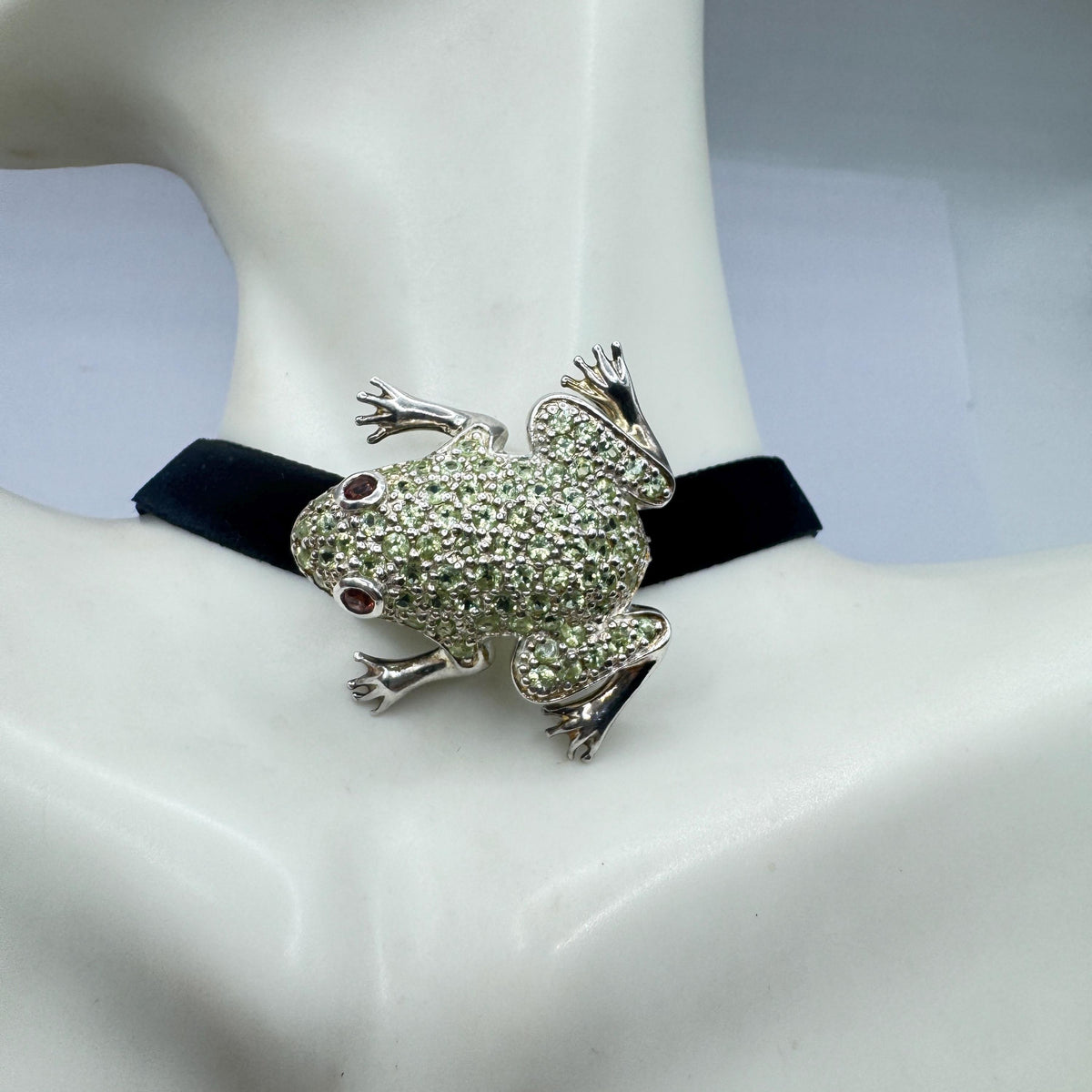 Vintage Frog Pin Brooch 925 Sterling Silver Green Peridot