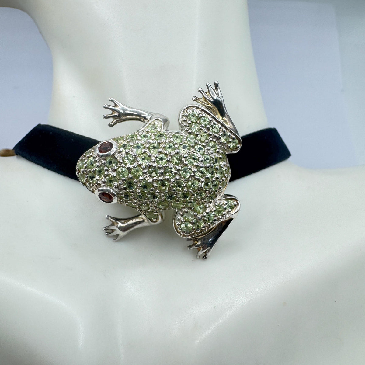 Vintage Frog Pin Brooch 925 Sterling Silver Green Peridot