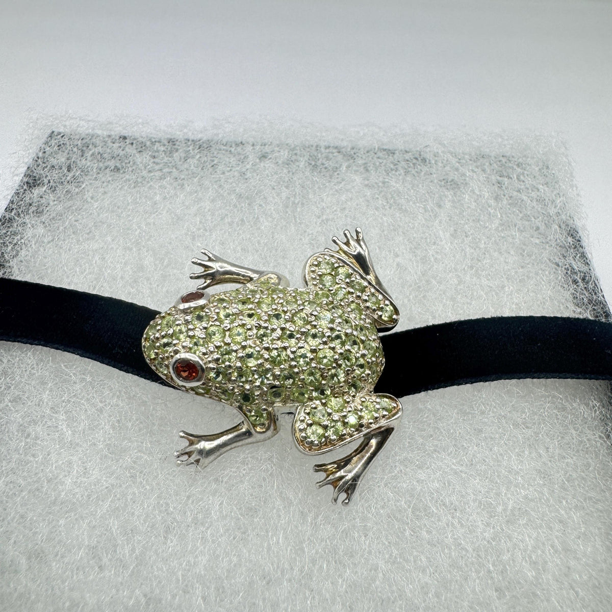 Vintage Frog Pin Brooch 925 Sterling Silver Green Peridot