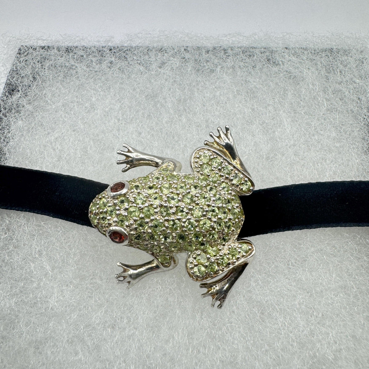 Vintage Frog Pin Brooch 925 Sterling Silver Green Peridot