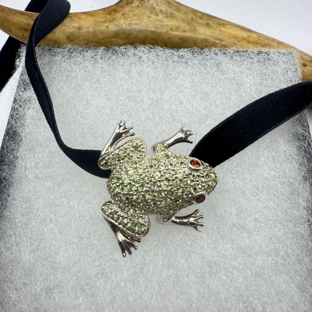 Vintage Frog Pin Brooch 925 Sterling Silver Green Peridot