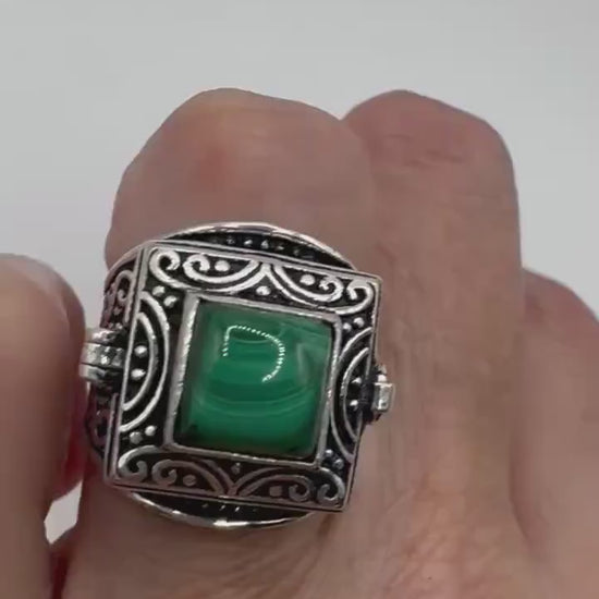 Vintage Green Emerald Malachite Silver White Bronze Poison Pillbox Ring