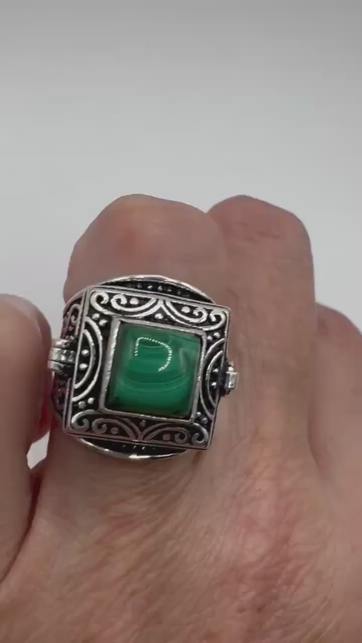 Vintage Green Emerald Malachite Silver White Bronze Poison Pillbox Ring
