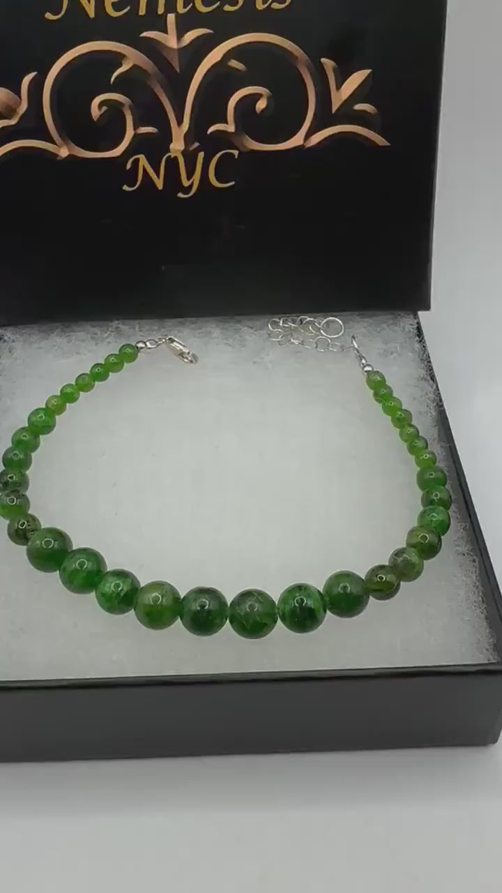 Vintage Green Jade Beaded Graduated Bracelet