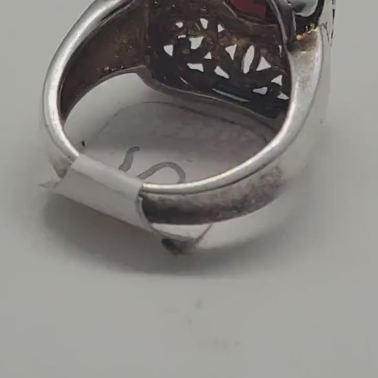 Vintage Red Garnet Ring in 925 Sterling Silver Filigree Setting